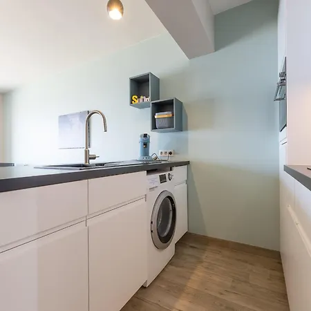Modern With Frontal Sea-view דירה מידלקרק
