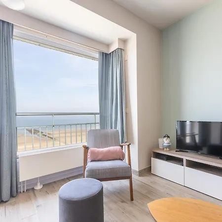 Modern With Frontal Sea-view דירה מידלקרק